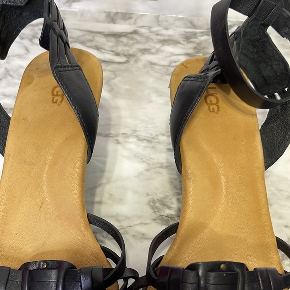 UGG Farrah Premium leather upper Leather straps Adjustable Buckle closure size 8 - Picture 7 of 16